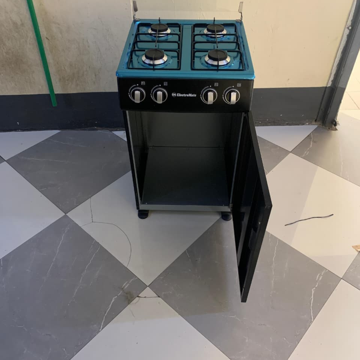 50*55 Electromate full gas standing cooker with gas compatiment - Image 3